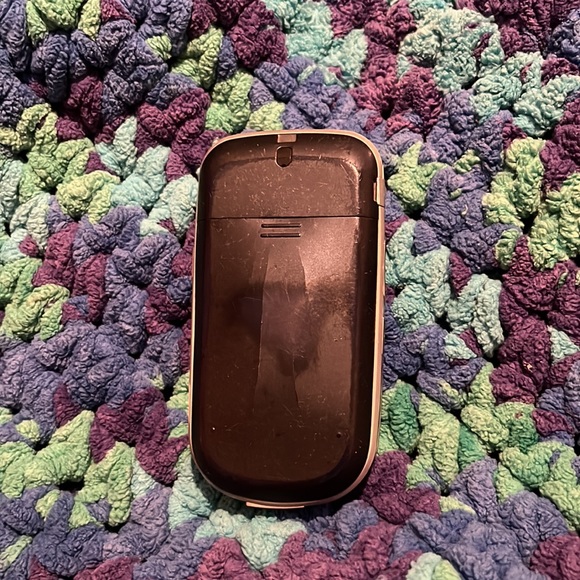 VINTAGE OLD SCHOOL FLIP PHONE LG, VERIZON SM SCUFFS, w charger - Picture 5 of 8